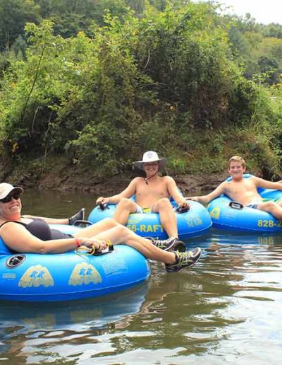 Tandem kayak rental on the New River in North Carolina