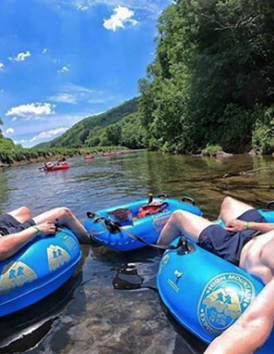 High Mountain Expeditions kayak rental on the New River near Boone