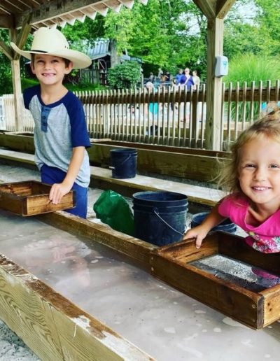 Children panning for gems at Tweetsie Railroad